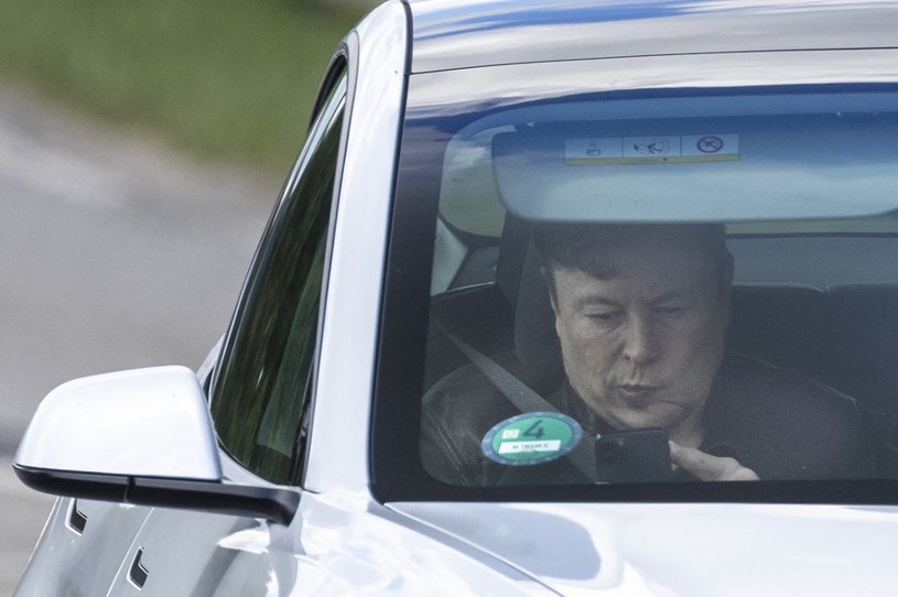 Elon Musk jest świadom niedociągnięć w swoich innowacyjnych samochodach /AFP
