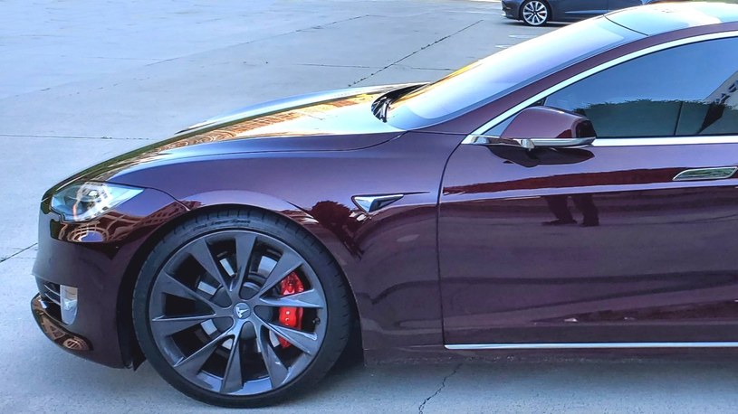 Elon Musk jeździ nowym prototypem Modelu S w niezwykłym kolorze [ZDJĘCIE] /Geekweek