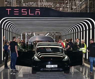Elon Musk: Nowe fabryki Tesli to "spalarnie pieniędzy"