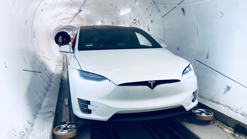 Elon Musk otworzył pierwszy podziemny tunel transportowy pod Los Angeles /Geekweek