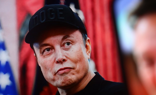 Elon Musk pobił kolejny rekord. Wiemy, kiedy zostanie bilionerem