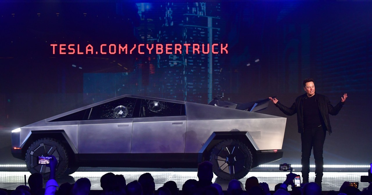 Elon Musk podczas prezentacji Tesli Cybertruck /AFP