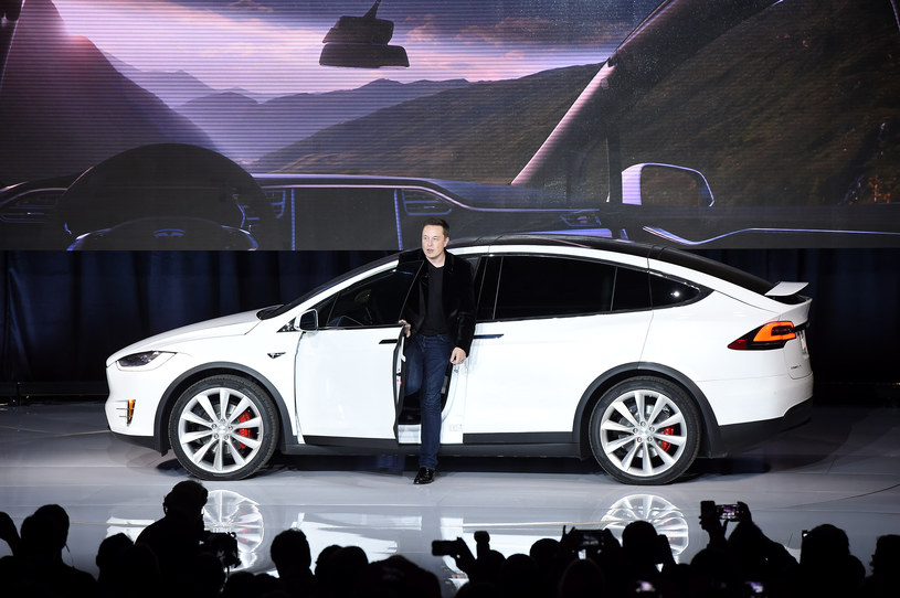 Elon Musk podczas prezentacji Tesli /AFP