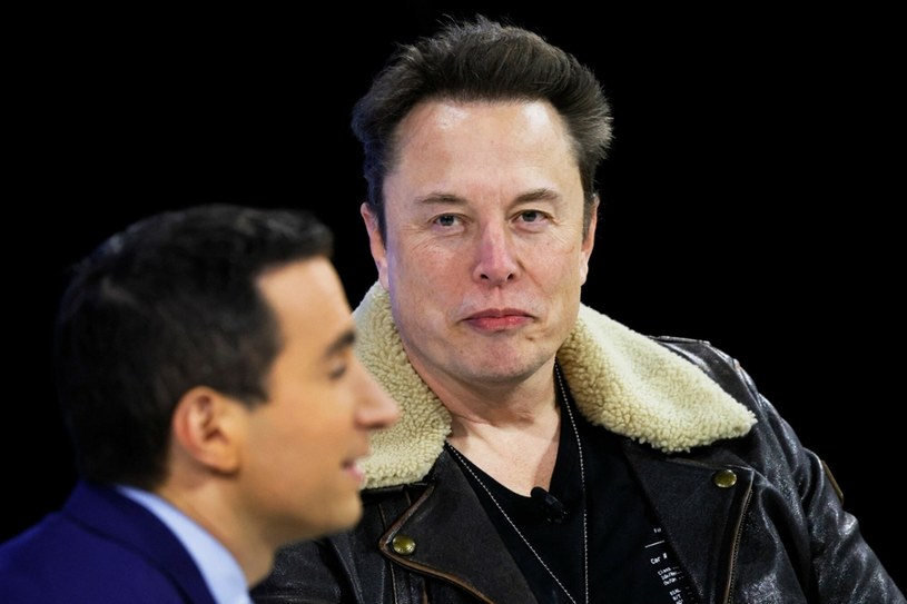 Elon Musk podczas rozmowy z Andrew Rossem Sorkinem 29 listopada w Nowym Yorku /Michael M. Santiago/Getty AFP/East News /East News