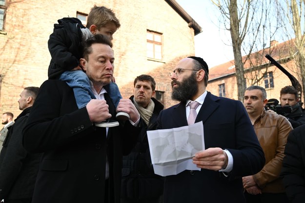 Elon Musk przebywa z wizytą w Muzeum Auschwitz-Birkenau /Yoav Dudkevitch  /