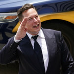 Elon Musk stworzy własny smartfon? Miliarder na wojnie z Apple i Google