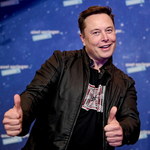 Elon Musk trolluje Jeffa Bezosa. W tle kosmiczny wyścig 