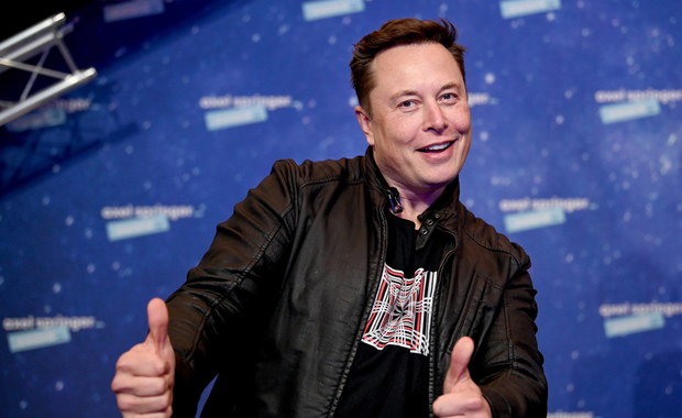 Elon Musk trolluje Jeffa Bezosa. W tle kosmiczny wyścig 