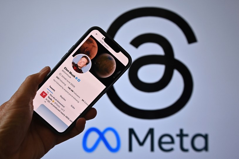 Elon Musk twierdzi, że spółka Meta Platforms, tworząc aplikację Threads, korzystała z poufnych danych pozyskanych od byłych pracowników Twittera /Frank Hoermann/SVEN SIMON /AFP