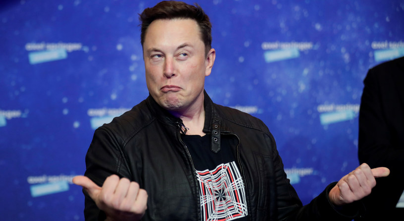 Elon Musk utworzył na swoim koncie na Twitterze ankietę, w której użytkownicy mogą zagłosować o przyszłości miliardera w roli szefa platformy /AFP