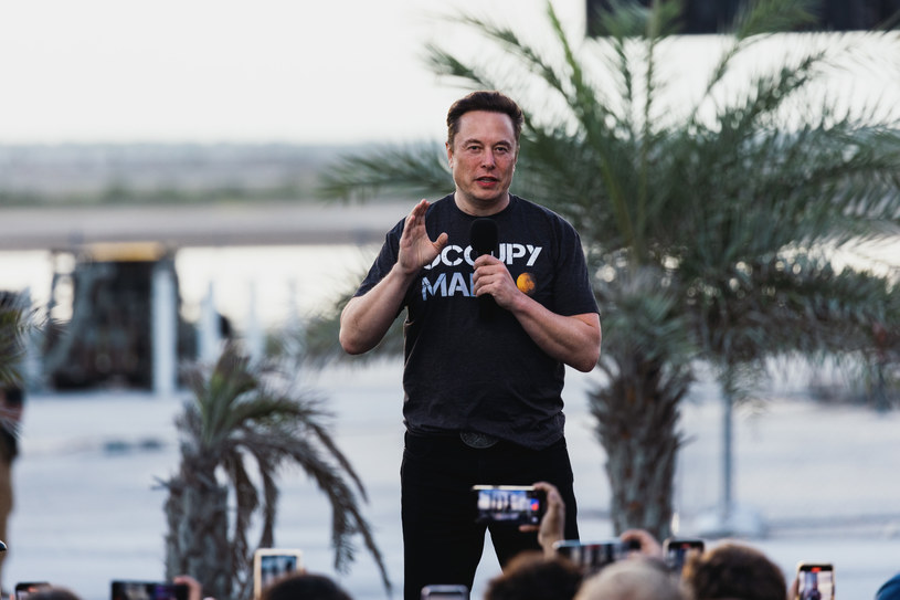 Elon Musk uważa, że nagłe odejście od paliwa kopalnych spowoduje upadek cywilizacji /Getty Images