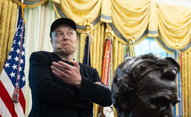 Elon Musk w Białym Domu z podbitym okiem