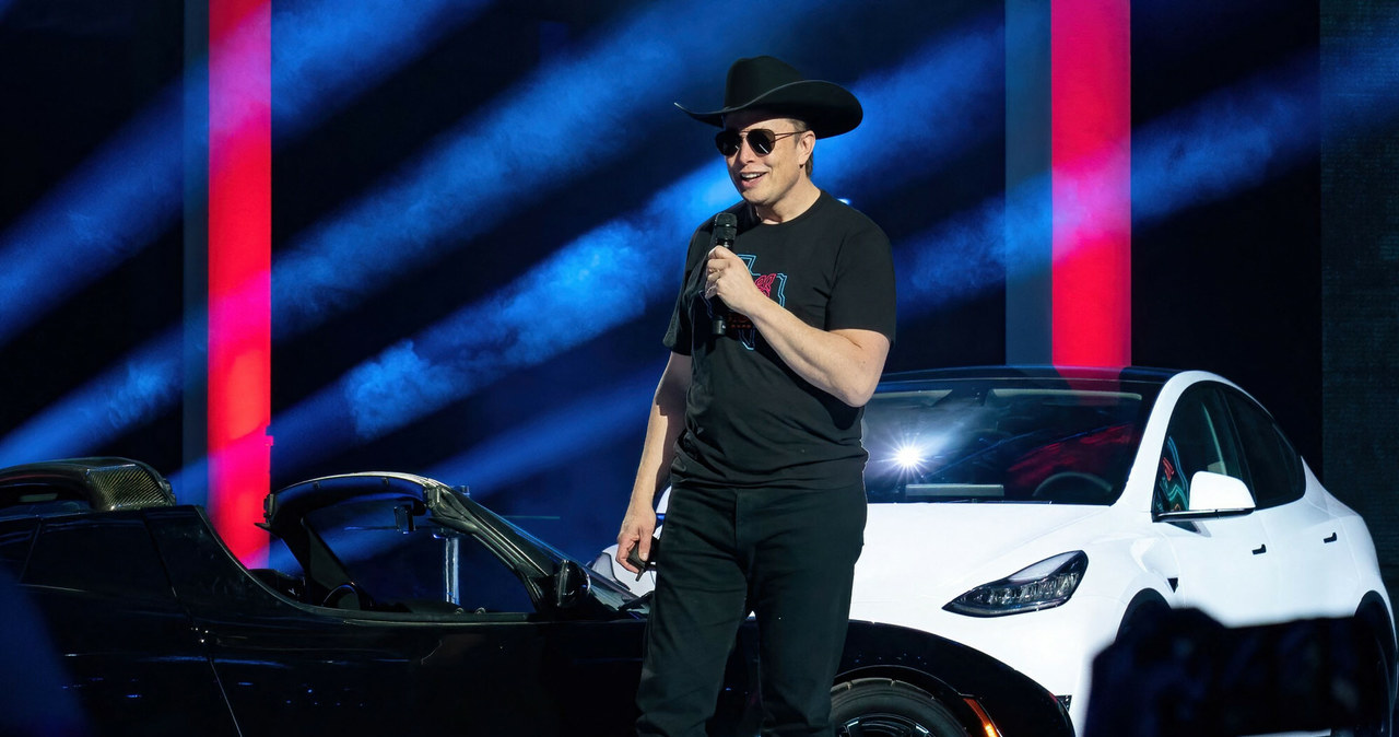 Elon Musk w czasie uroczystego otwarcia produkcji Tesla Giga Texas "Cyber Rodeo"  w Teksasie w 2022 r. /East News