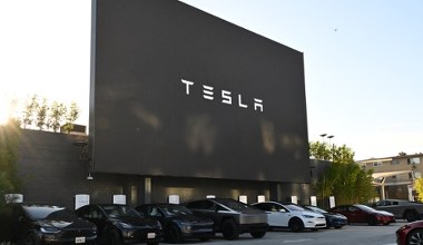 Elon Musk wraca do gry. Rynki znów wierzą w Teslę