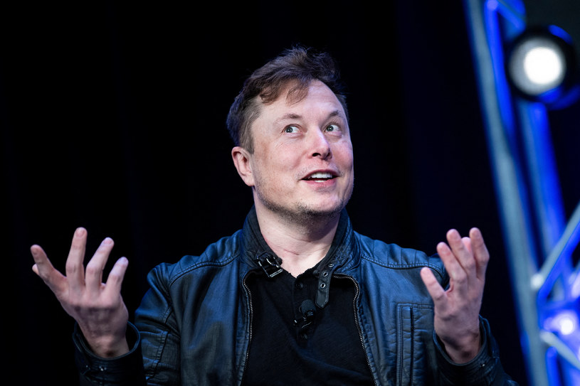 Elon Musk wraz z m.in. Stevem Wozniakiem podpisali apel o "natychmiastowe wstrzymanie prac nad sztuczną inteligencją na co najmniej 6 miesięcy". /Brendan Smialowski /AFP