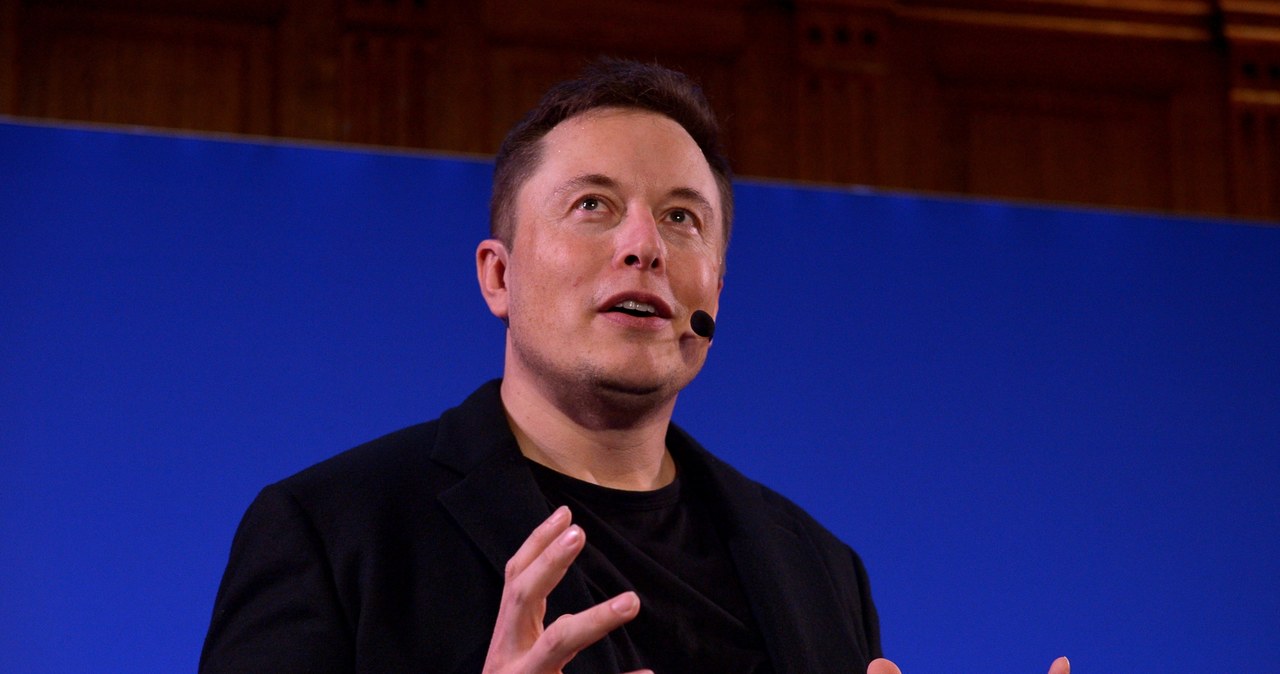 Elon Musk wypatruje cyborgów /123RF/PICSEL