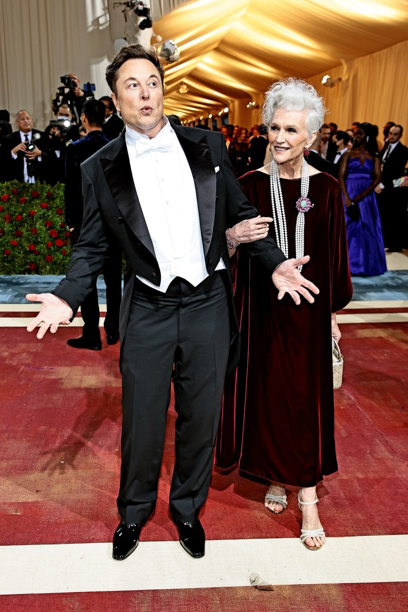 Elon Musk z mamą Maye Musk na Met Gali 2022 / Dimitrios Kambouris/Getty Image /Getty Images