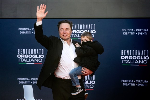 Elon Musk z synem w Rzymie /ANGELO CARCONI /PAP/EPA
