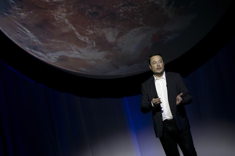 Elon Musk zapowiada wycieczki na orbitę Księżyca /AP /East News