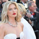 Elsa Hosk Elsa Hosk pochwaliła się świąteczną sesją. Marynarka z futerkiem to hit