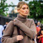 Elsa Hosk w modnym zestawie na ciepłą jesień. Warto się zainspirować 