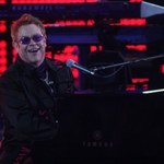 Elton John: Atak na wytwórnię