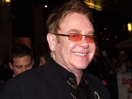 Elton John bedzie mieć w czerwcu więcej wolnego /arch. AFP