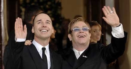 Elton John i David Furnish /AFP