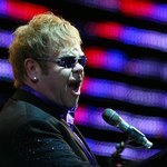 Elton John: Miłość jest lekarstwem