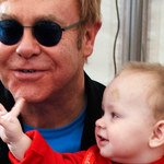 Elton John może zaopiekować się chłopcem