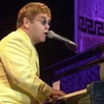 Elton John: Ponad milion dolarów na rzecz walki z AIDS
