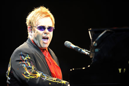 Elton John /arch. AFP