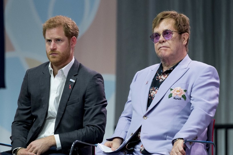 Elton zrezygnował z przybycia do Pałacu Kensington, o czym rzekomo uprzedził rodzinę królewską, wysyłając jej przeprosiny. Zabraknie także Harry'ego /IMP Features/Patrick van Emst/East News /East News