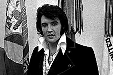 Elvis Presley: Król rock'n'rolla i autografów /arch. AFP
