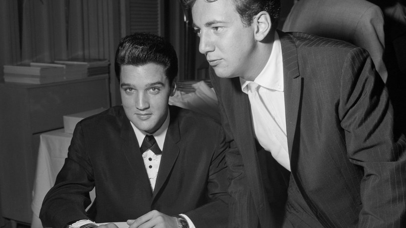 Elvis Presley w towarzystwie Bobby'ego Darina /Bettmann /Getty Images