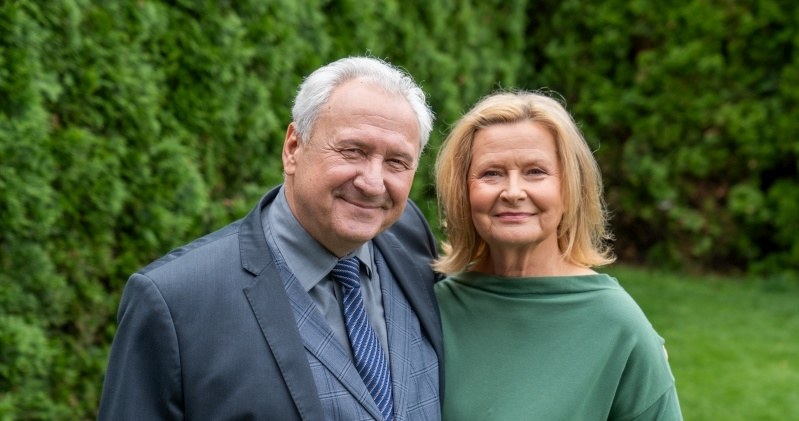 Elżbieta (Barbara Bursztynowicz) zaskoczy decyzją swoją rodzinę /Źródło: AIM