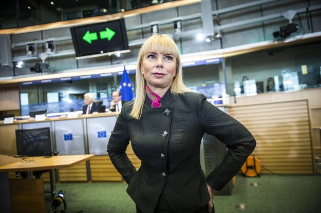 Elżbieta Bieńkowska podczas przesłuchania w Parlamencie Europejskim /Wiktor Dabkowski    /PAP