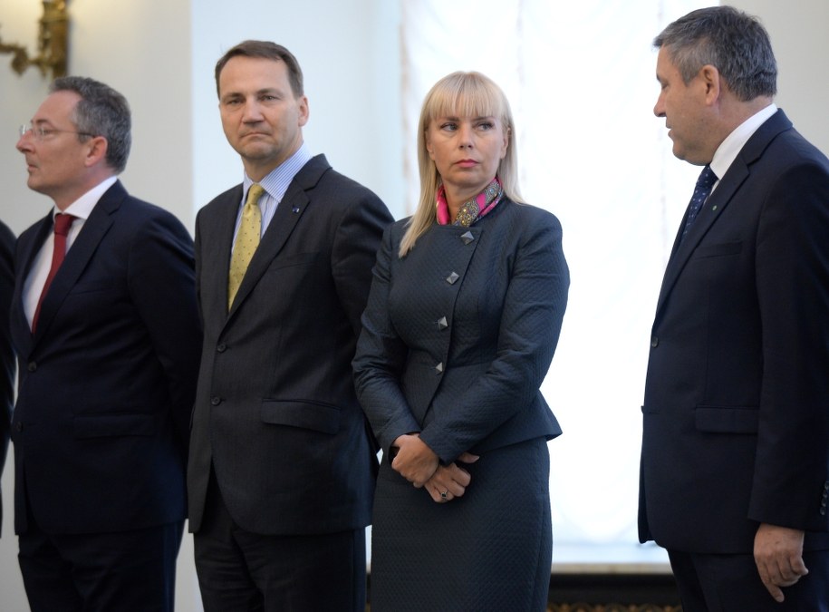 Elżbieta Bieńkowska podczas wczorajszej uroczystości przyjęcia dymisji rządu /Jacek Turczyk /PAP
