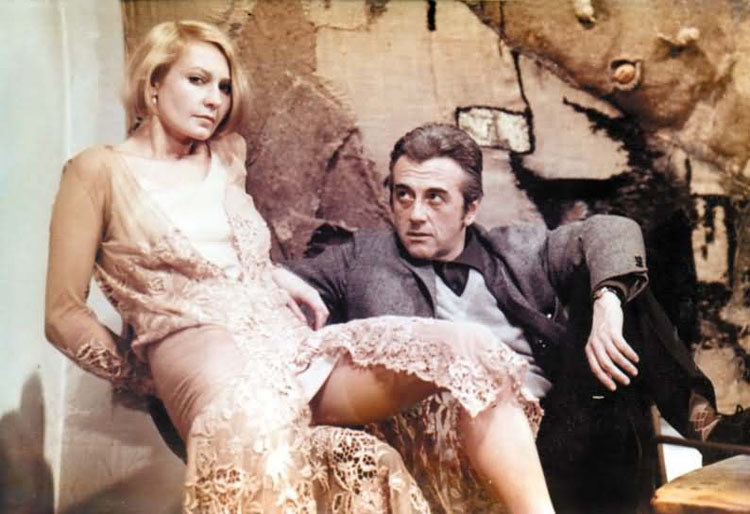 Elżbieta Czyżewska i Andrzej Łapicki w filmie "Wszystko na sprzedaż" (1968) /materiały prasowe