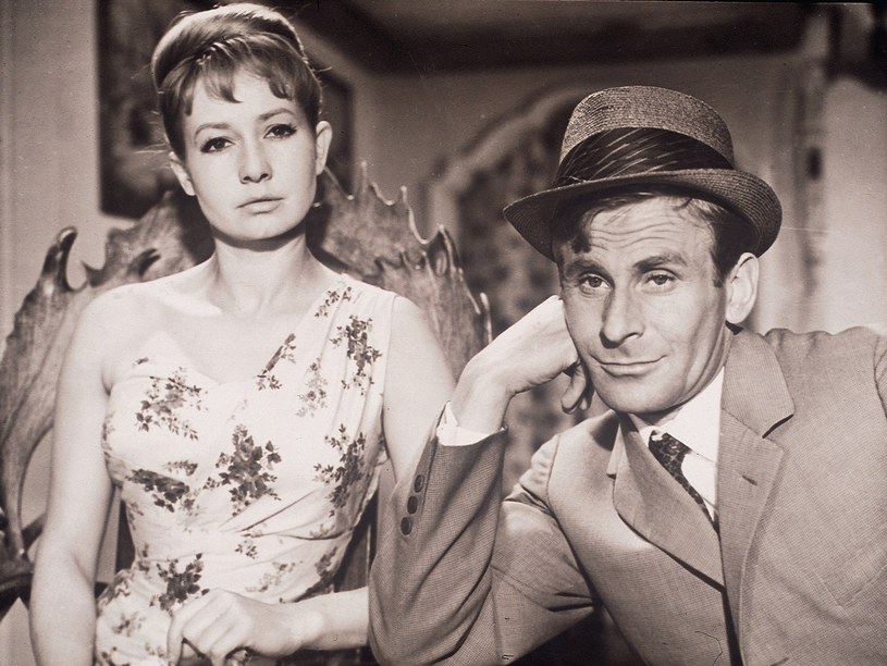 Elżbieta Czyżewska i Wiesław Gołas w filmie "Żona dla Australijczyka" (1963) /Bauer /AKPA