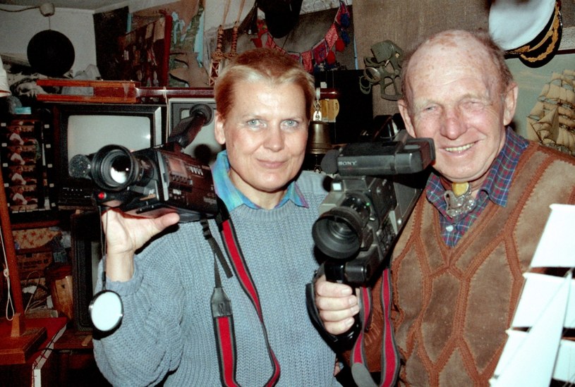 Elżbieta Dzikowska i Tony Halik w rodzinnym domu, 1990 r. /Ireneusz Sobieszczuk /Agencja FORUM