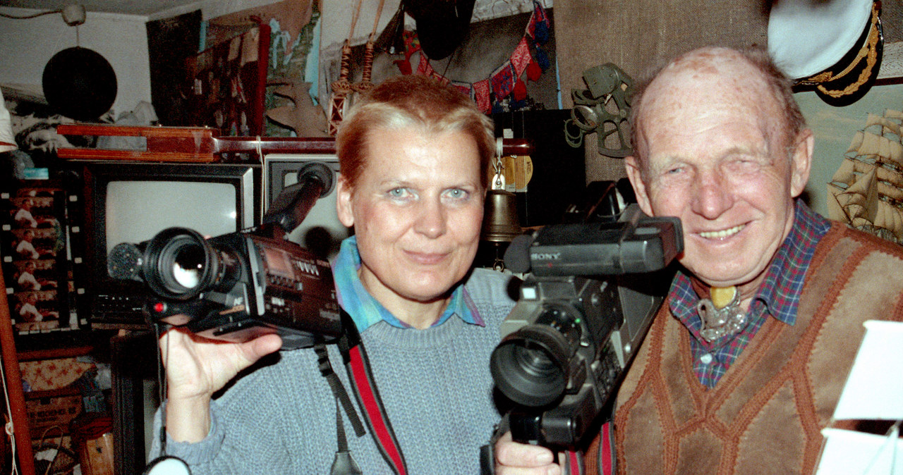 Elżbieta Dzikowska i Tony Halik w rodzinnym domu, 1990 r. /Ireneusz Sobieszczuk /Agencja FORUM