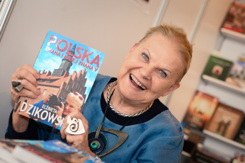 Elżbieta Dzikowska opisuje nasz kraj w książkach w cyklu "Polska znana i mniej znana" /Wojciech Olszanka /East News