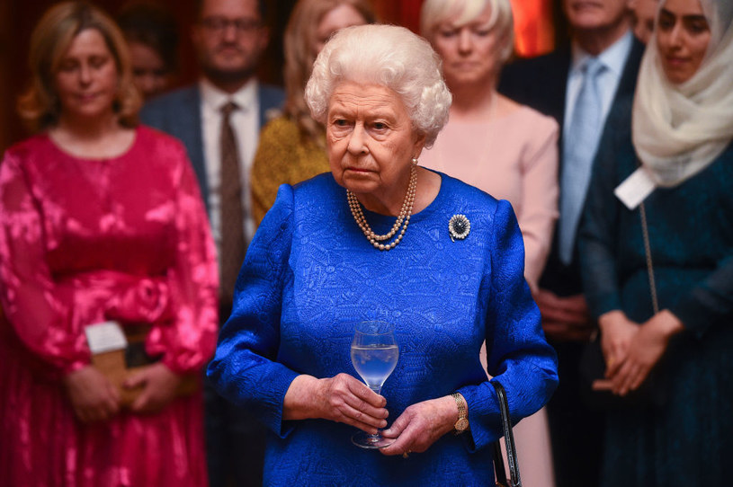 Elżbieta II cierpi na samotność wśród setek ludzi. Jej przyjaciółkami są damy dworu /Getty Images