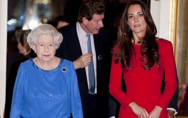 Elżbieta II i księżna Kate /- /East News