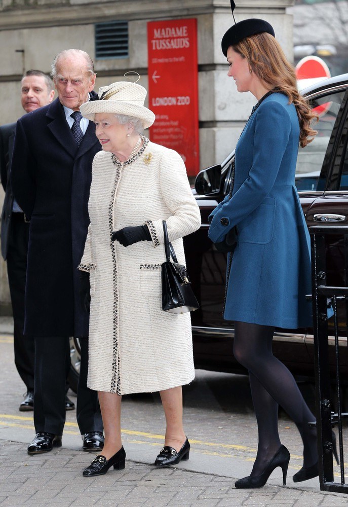 Elżbieta II i księżna Kate /- /East News