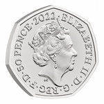 Elżbieta II na monecie z okazji 100-lecia BBC. Wykonano ją jeszcze przed śmiercią królowej