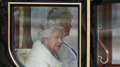 Elżbieta II rezygnuje z naturalnych futer