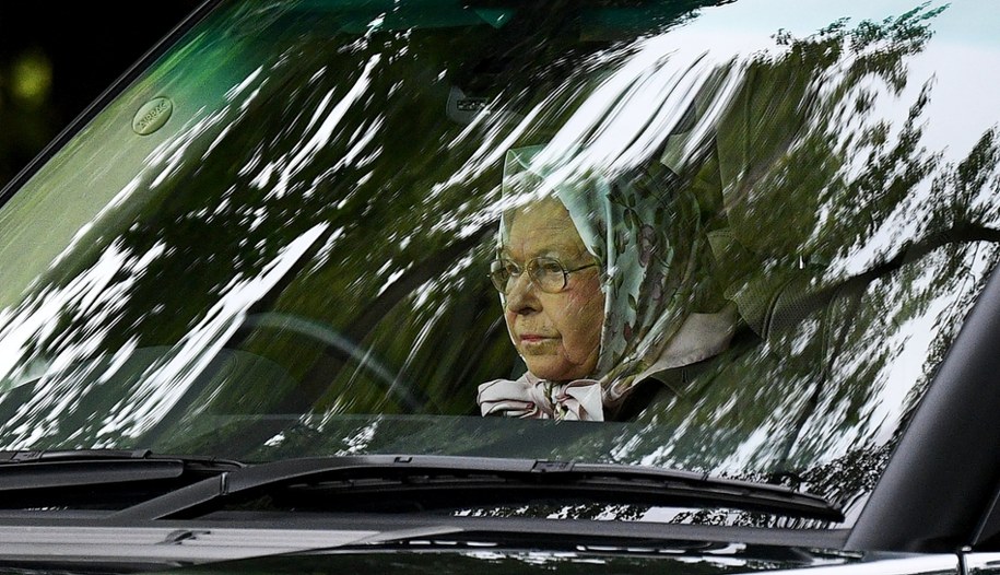 Elżbieta II za kierownicą (zdj. z 2017 r.) /FACUNDO ARRIZABALAGA /PAP/EPA