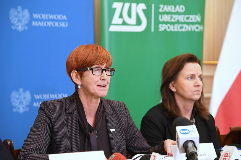 Elżbieta Rafalska, minister rodziny, pracy i polityki społecznej (L) i prof. Gertruda Uścińska, prezes ZUS (P) /PAP